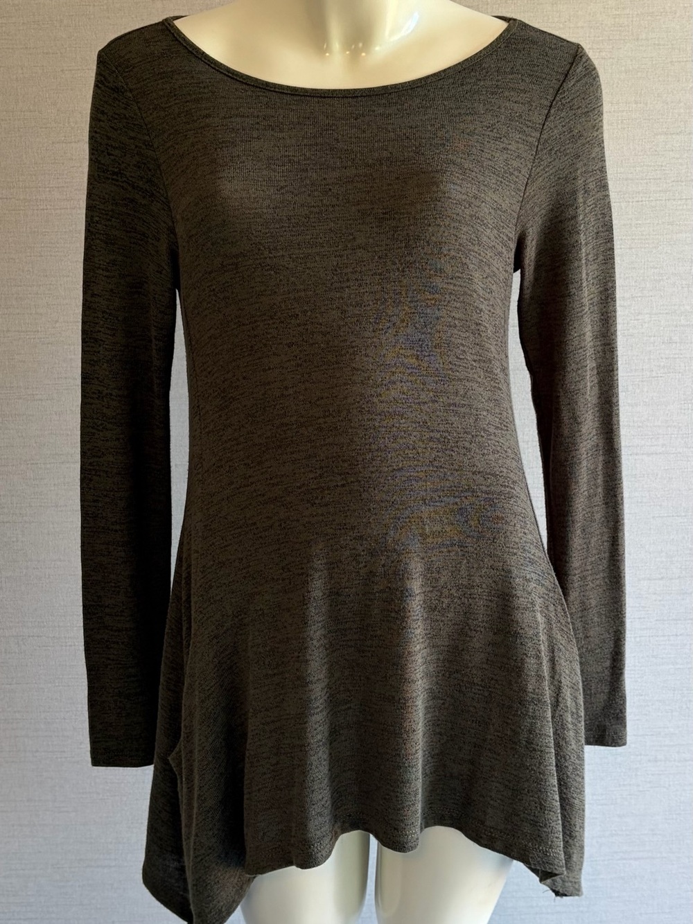 Women's Medium Maurices Long Sleeve Pocketed Swing Top